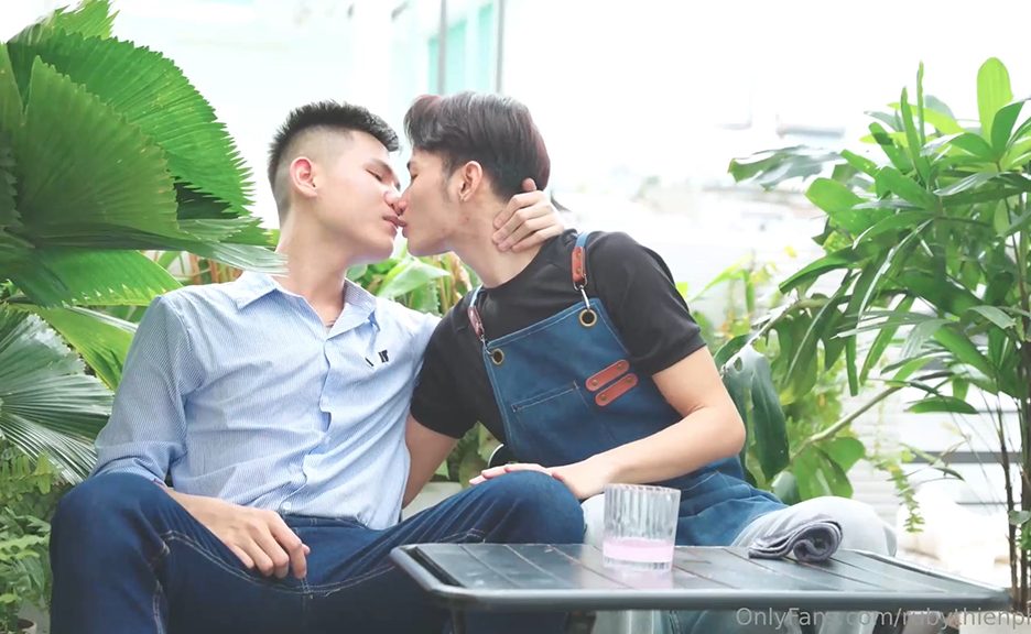 Ruby Thiên Phạm – Quán cafe dâm dục